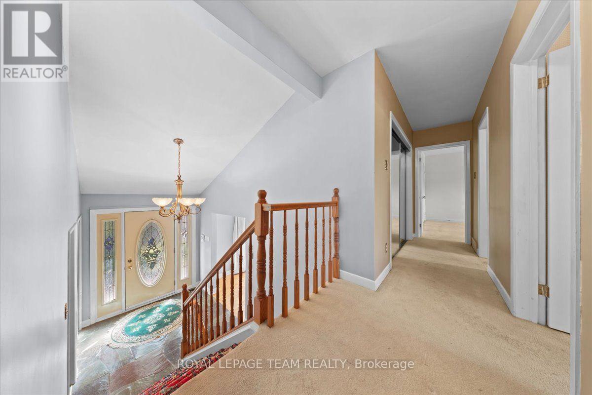 2000 Norway Crescent Property Photo 24