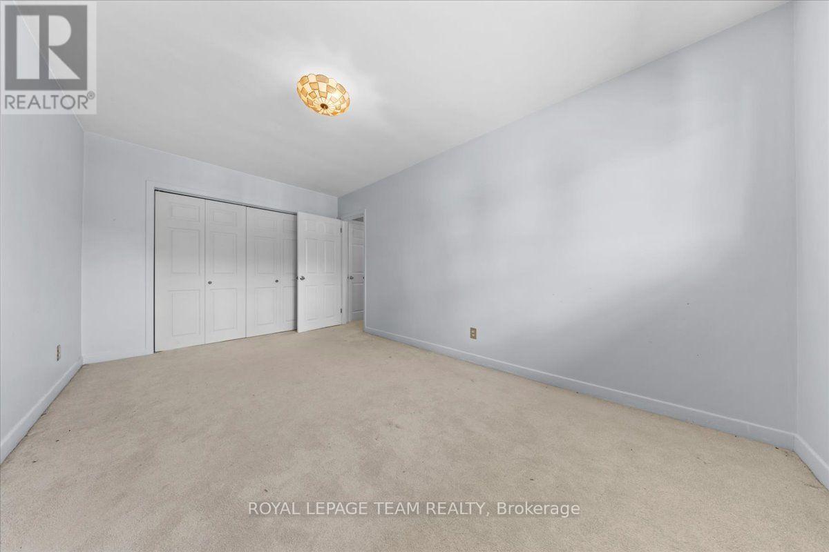 2000 Norway Crescent Property Photo 26