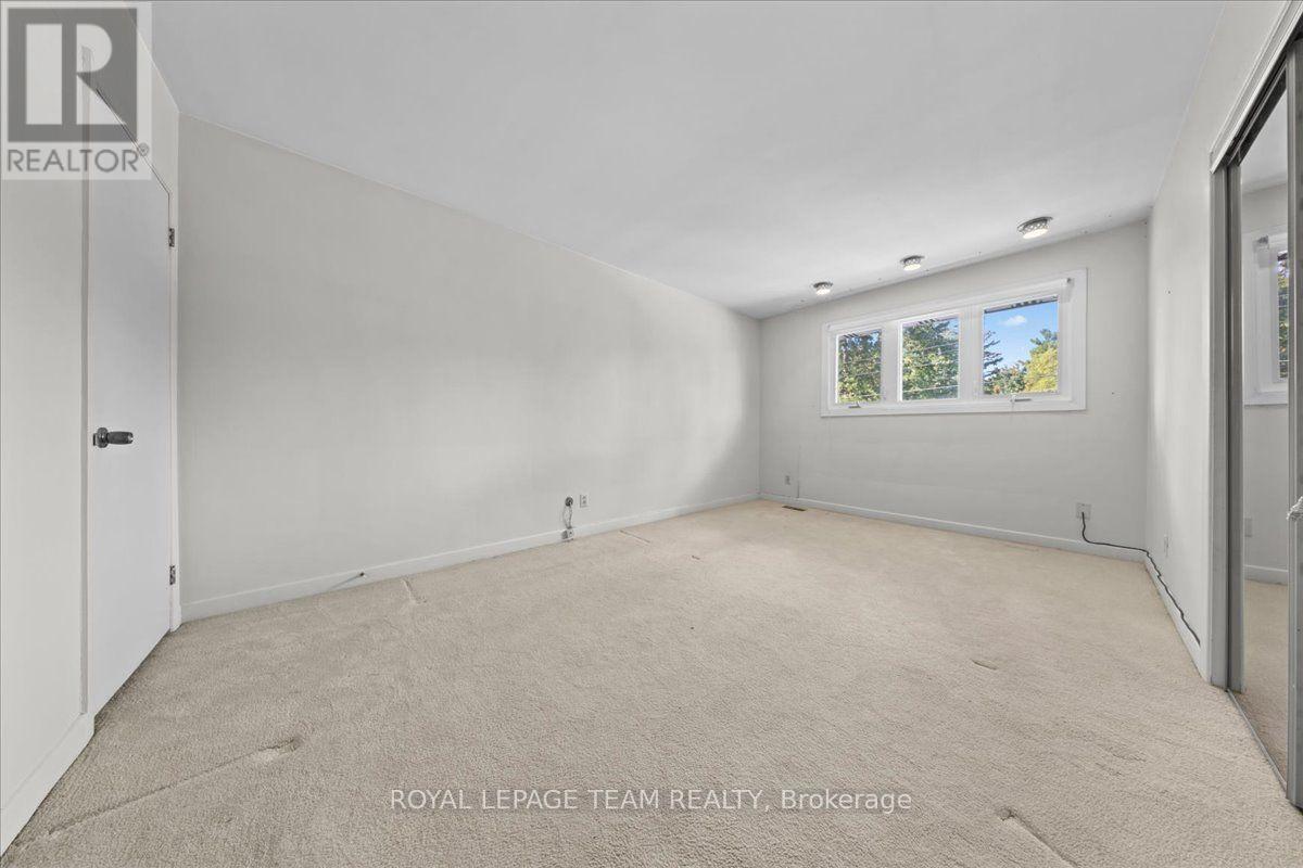 2000 Norway Crescent Property Photo 29