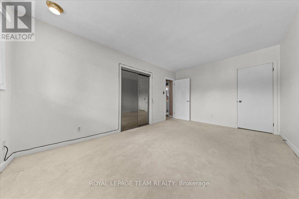 2000 Norway Crescent Property Photo 30