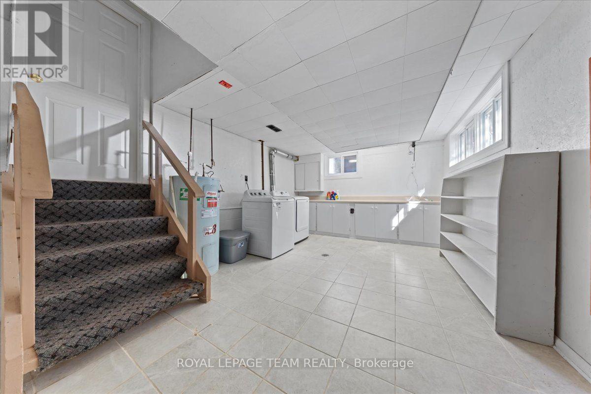 2000 Norway Crescent Property Photo 31