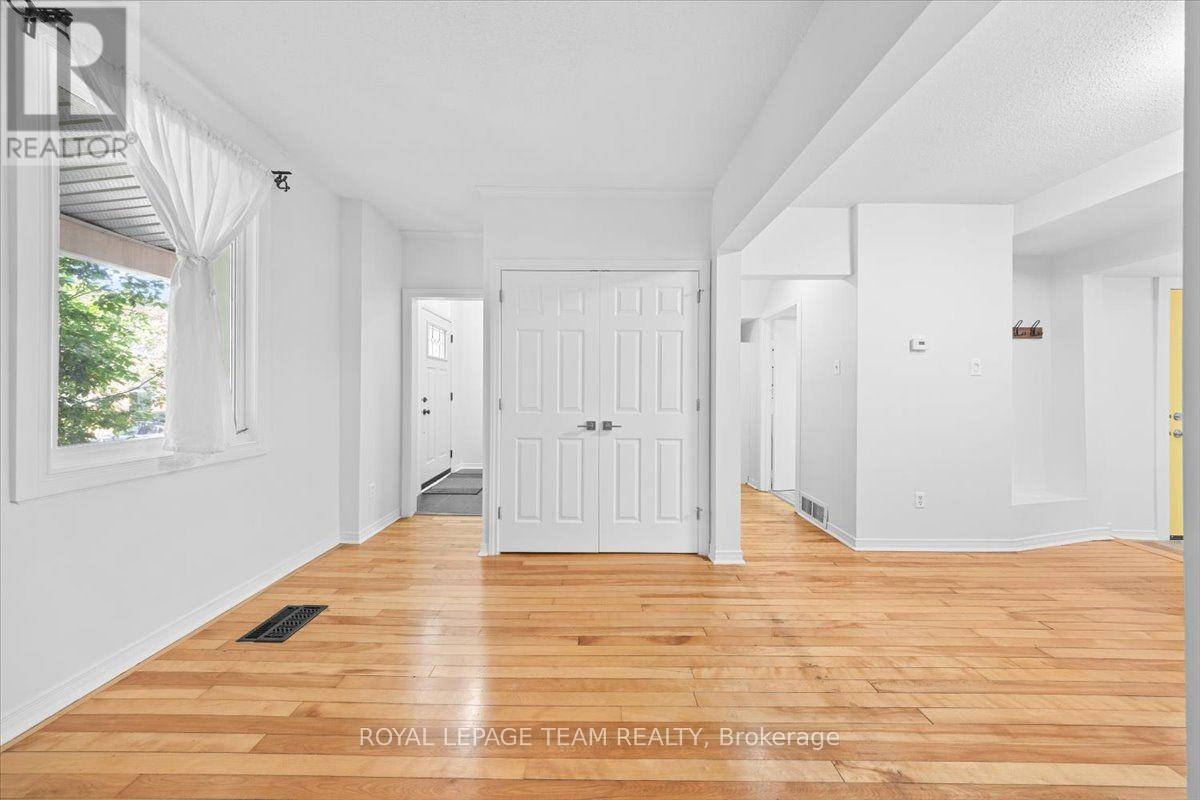 135 Upper Lorne Place Property Photo 6