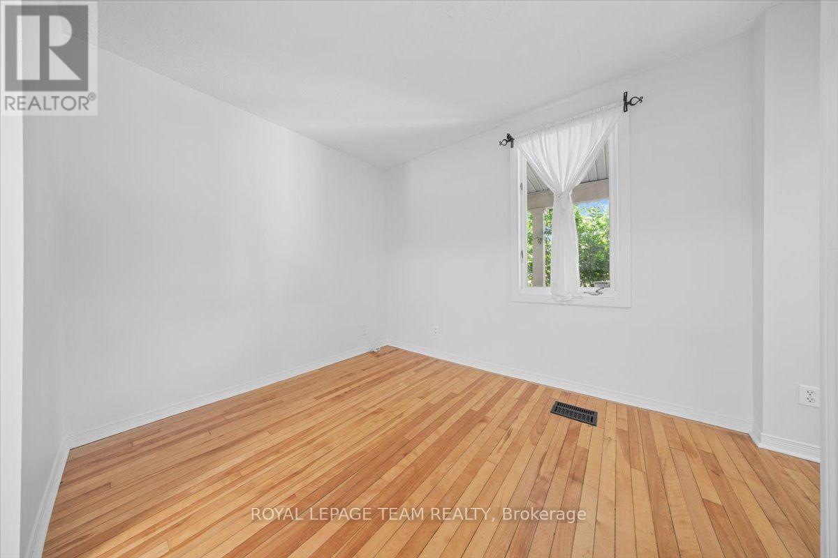 135 Upper Lorne Place Property Photo 7
