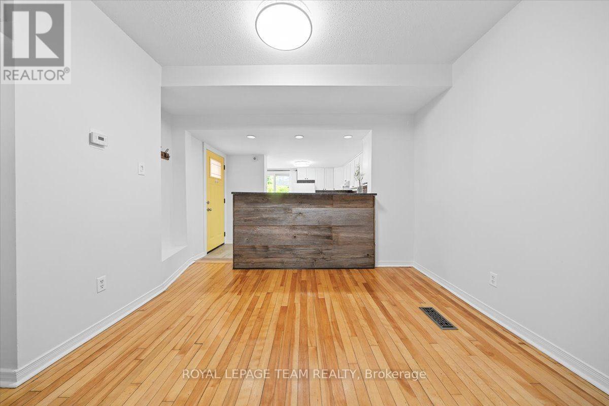 135 Upper Lorne Place Property Photo 9