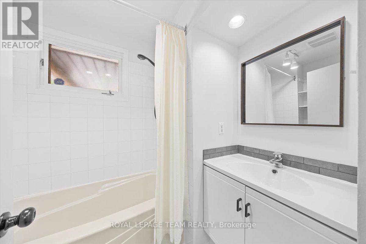 135 Upper Lorne Place Property Photo 12