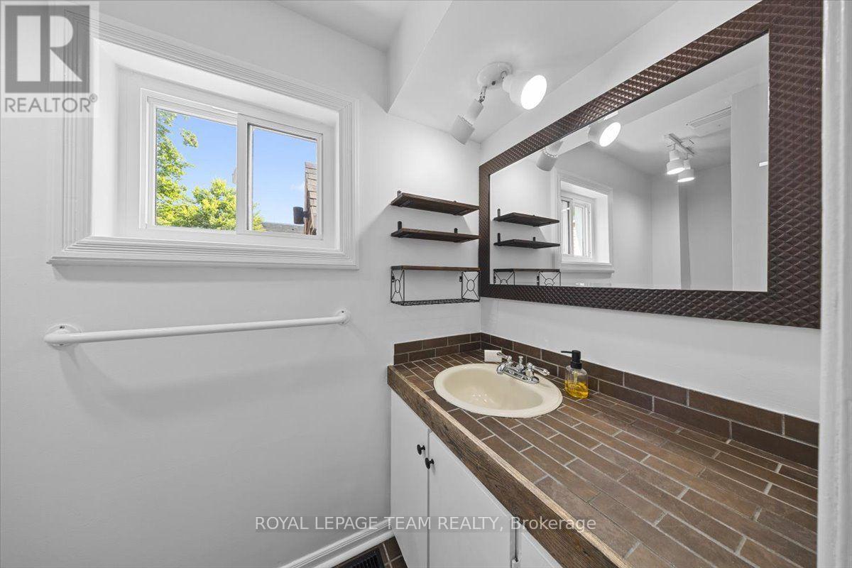 135 Upper Lorne Place Property Photo 24