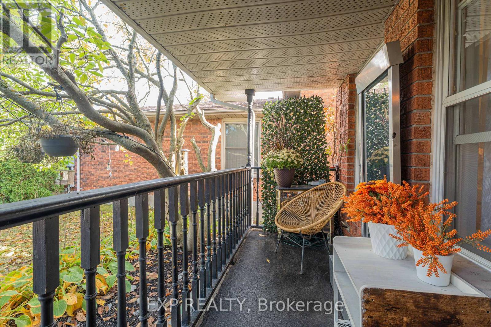 1950 Mapleridge Drive Property Photo 6
