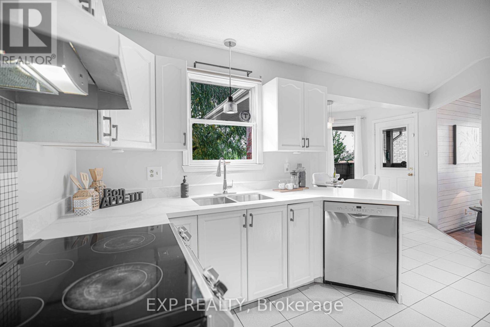 1950 Mapleridge Drive Property Photo 15