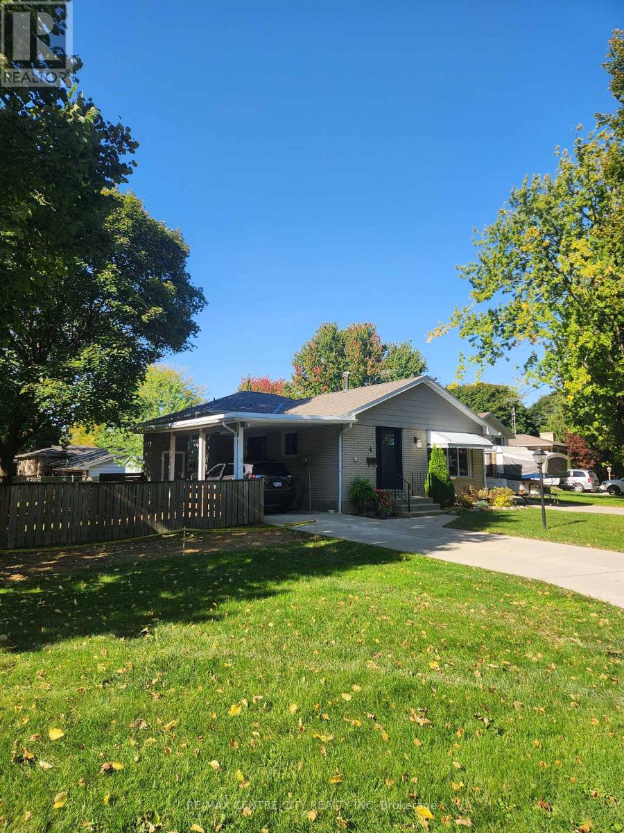 4 QUAIL PLACE Property Photo 1