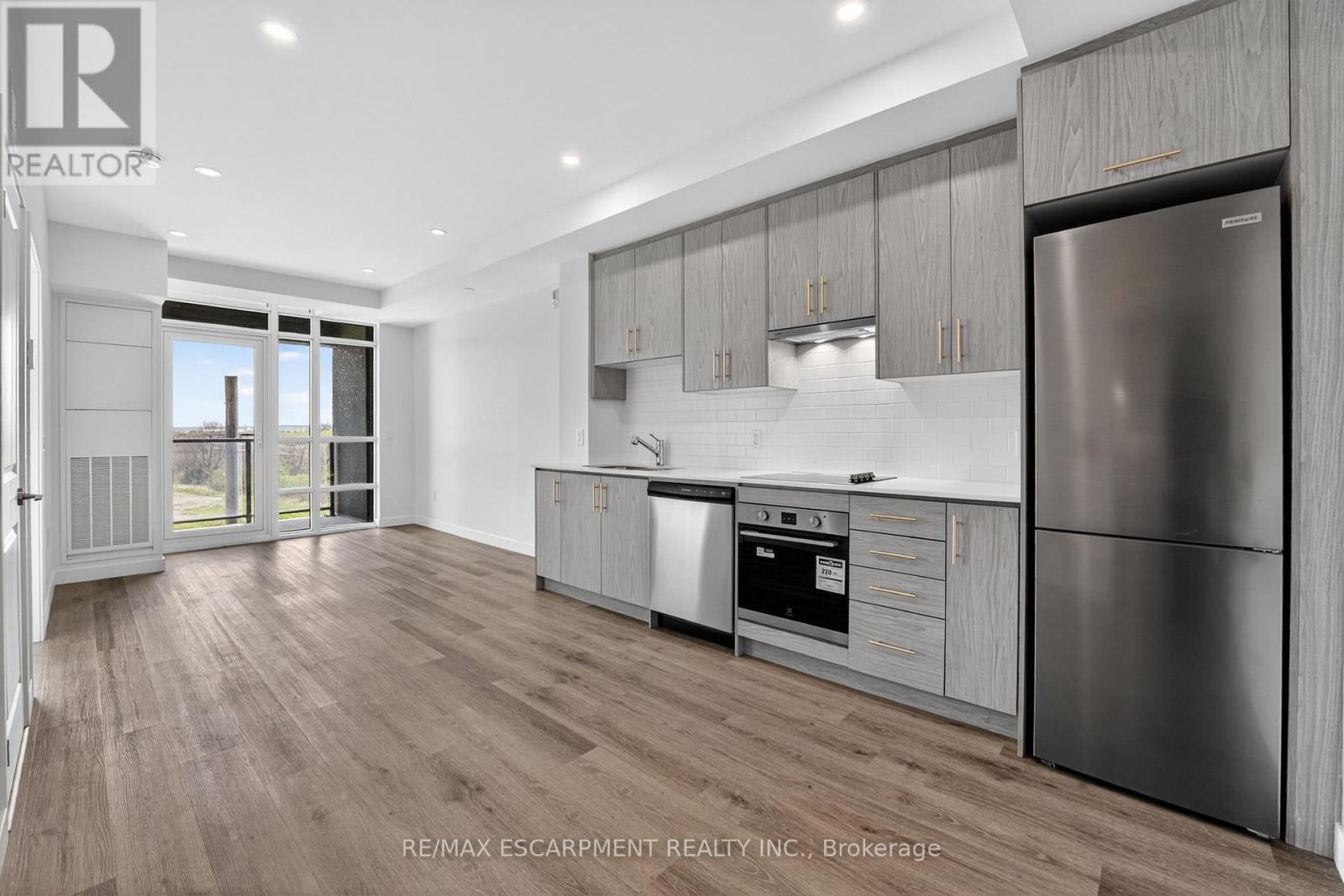321 - 461 GREEN ROAD Property Photo 1