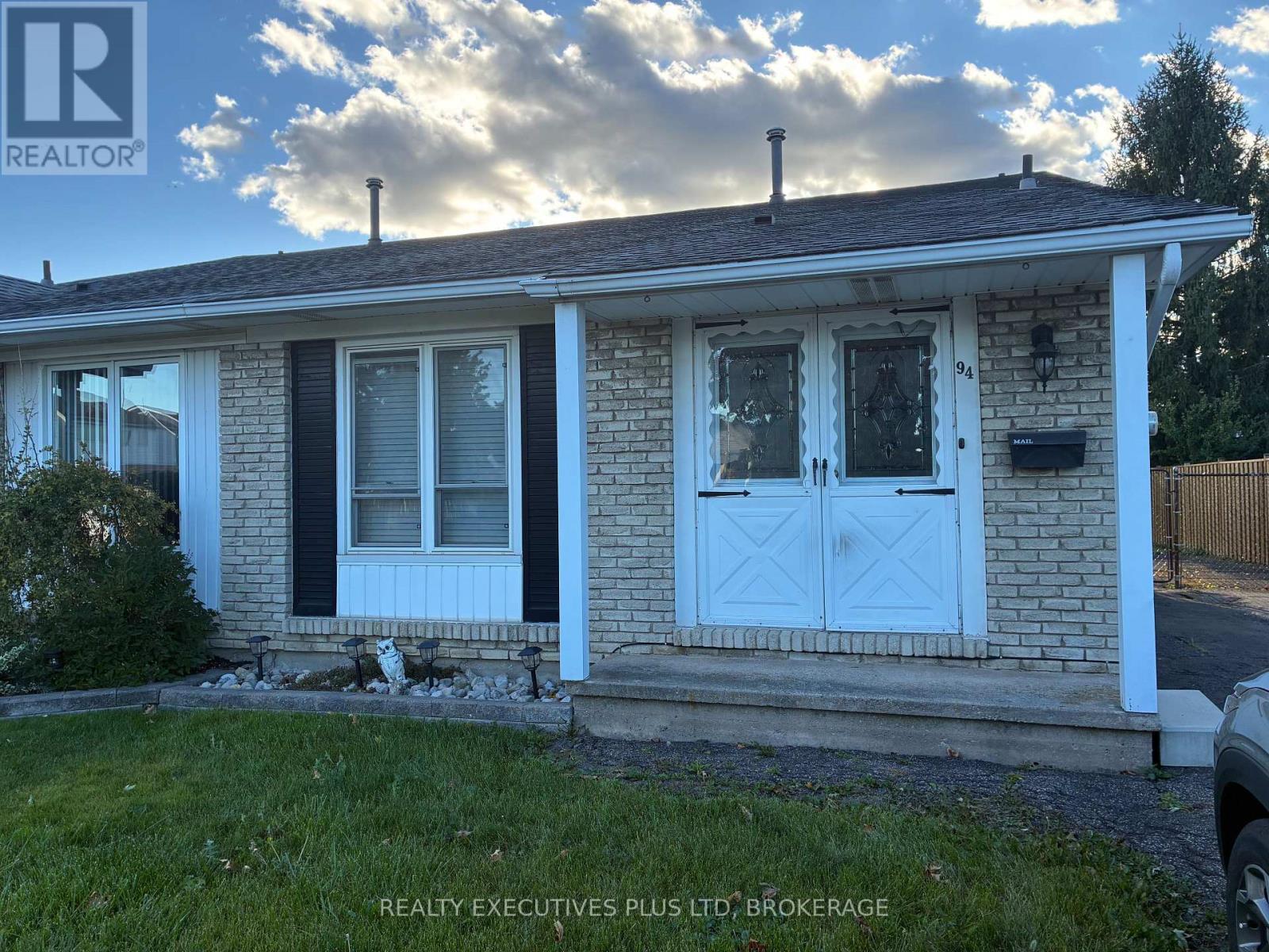 94 Carriage Road Property Photo 3