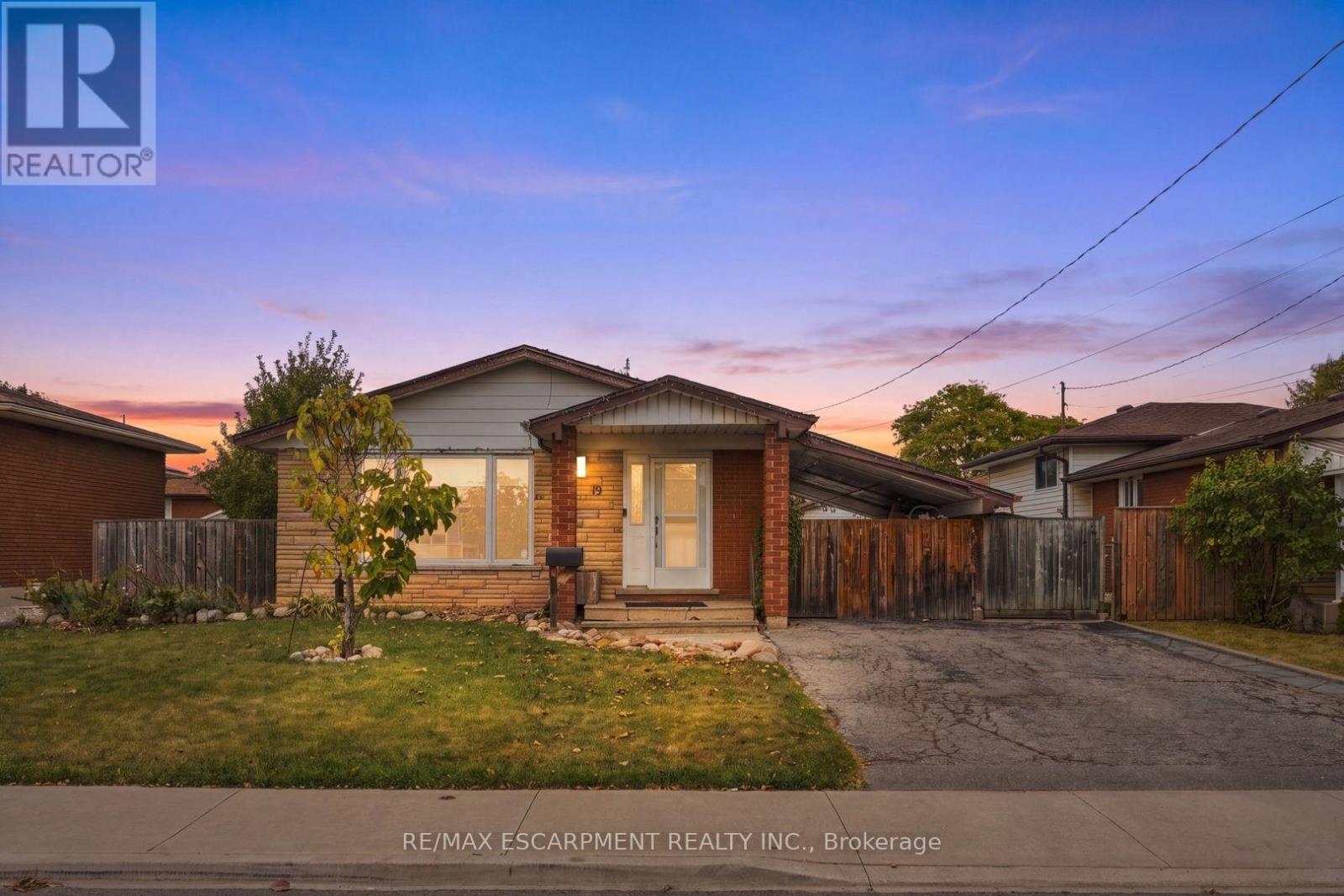19 Ellingwood Avenue Property Photo 1
