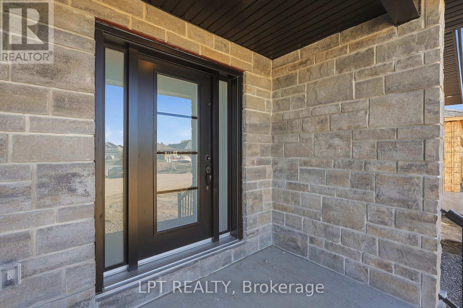72 Chateauguay Street Property Photo 2