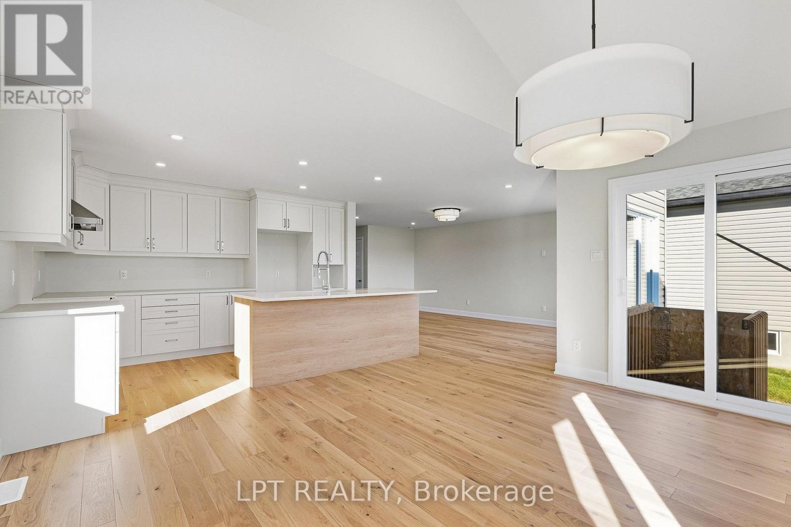 72 Chateauguay Street Property Photo 8
