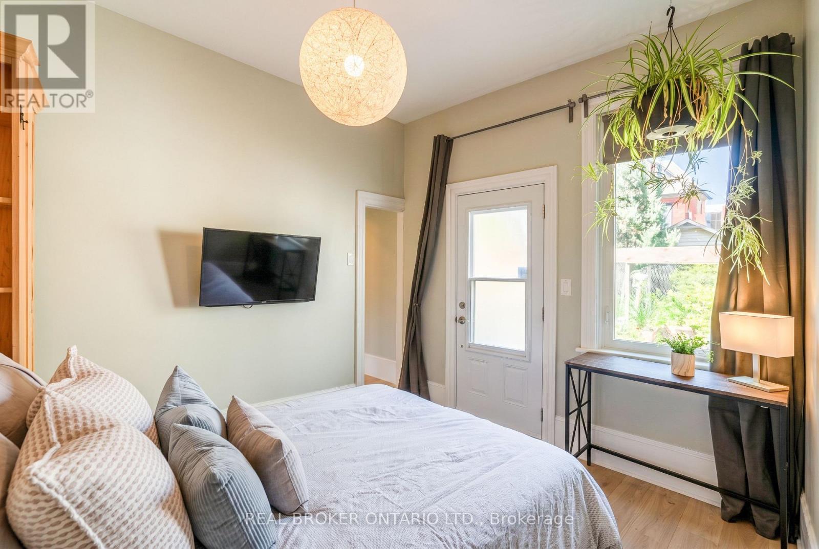 33 Argyle Avenue Property Photo 9