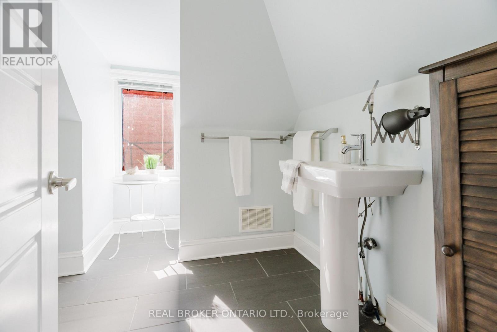 33 Argyle Avenue Property Photo 30