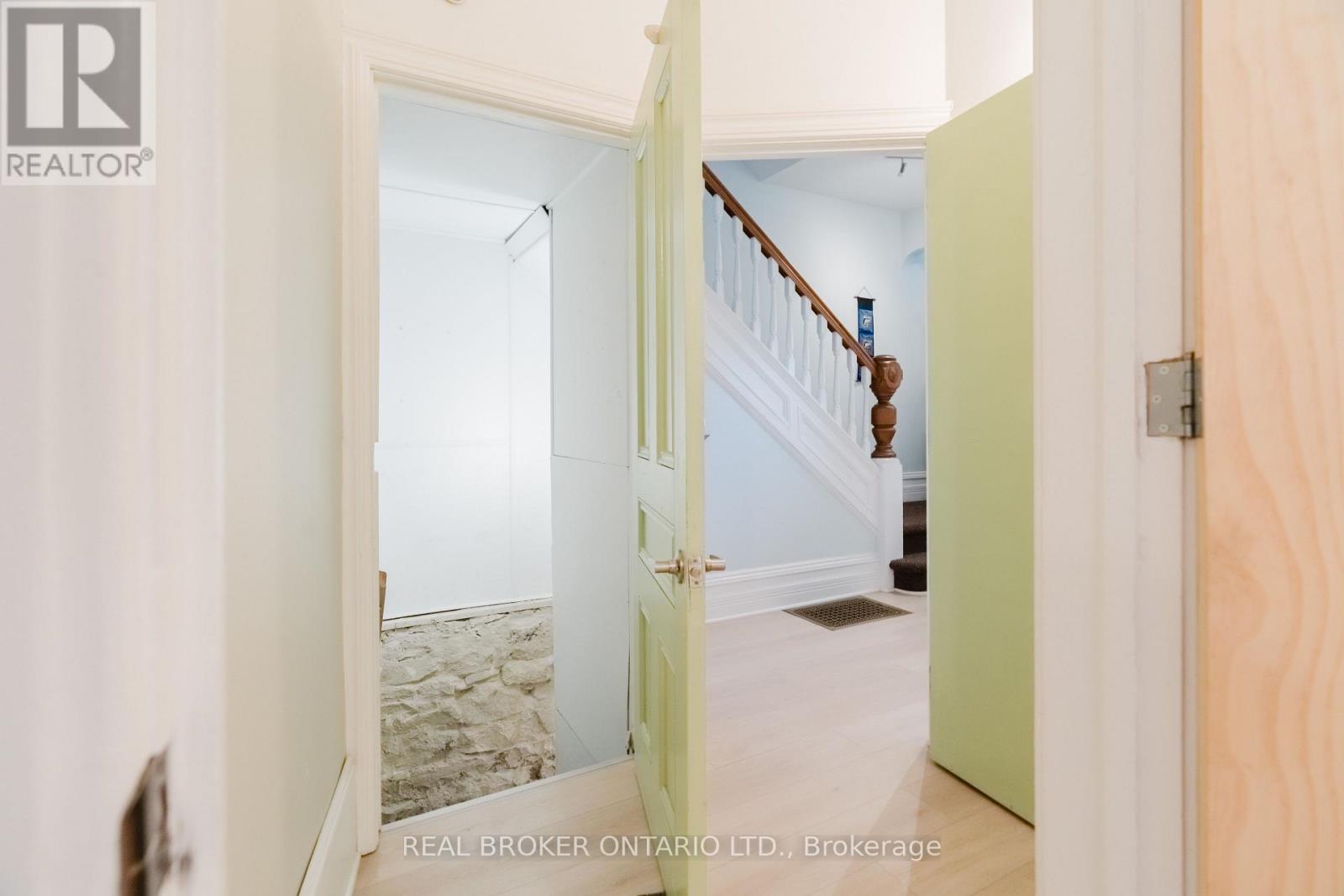 33 Argyle Avenue Property Photo 35