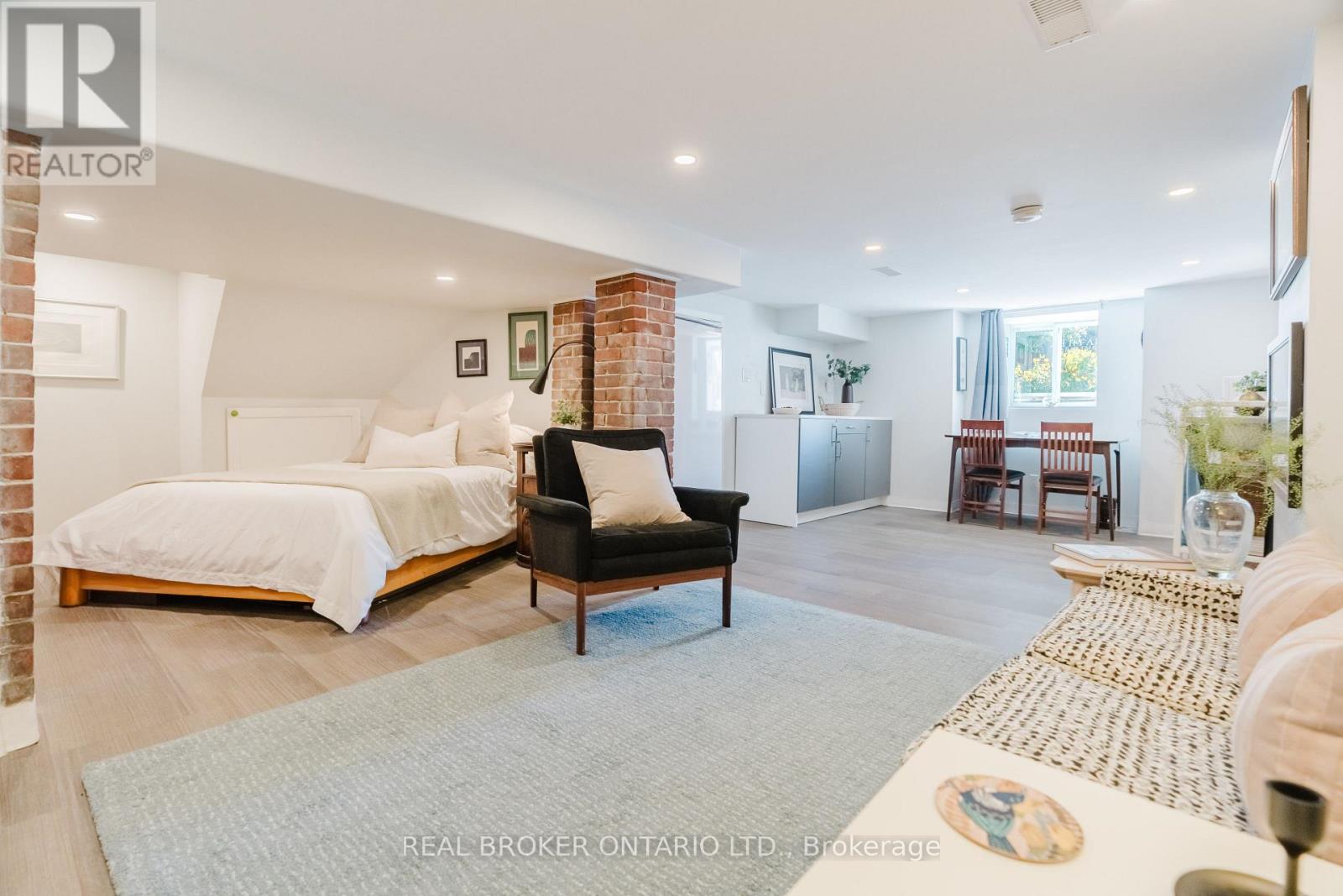 33 Argyle Avenue Property Photo 41
