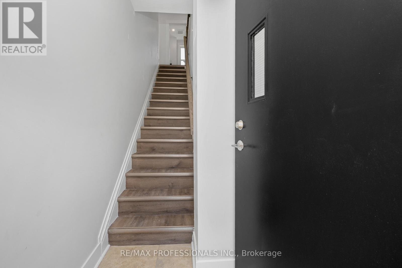 #2 - 388 Wilson Street Property Photo 4