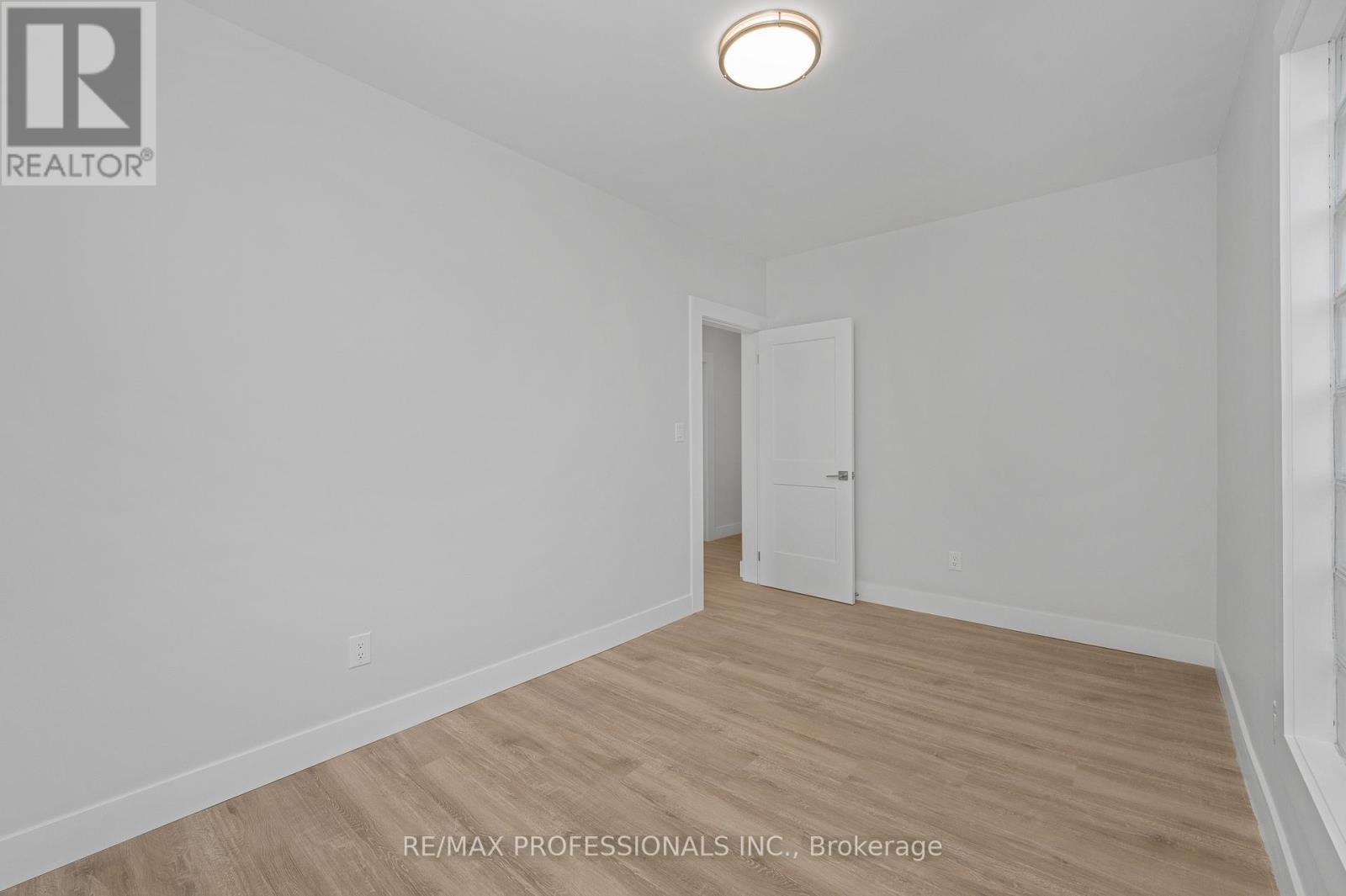 #2 - 388 Wilson Street Property Photo 8