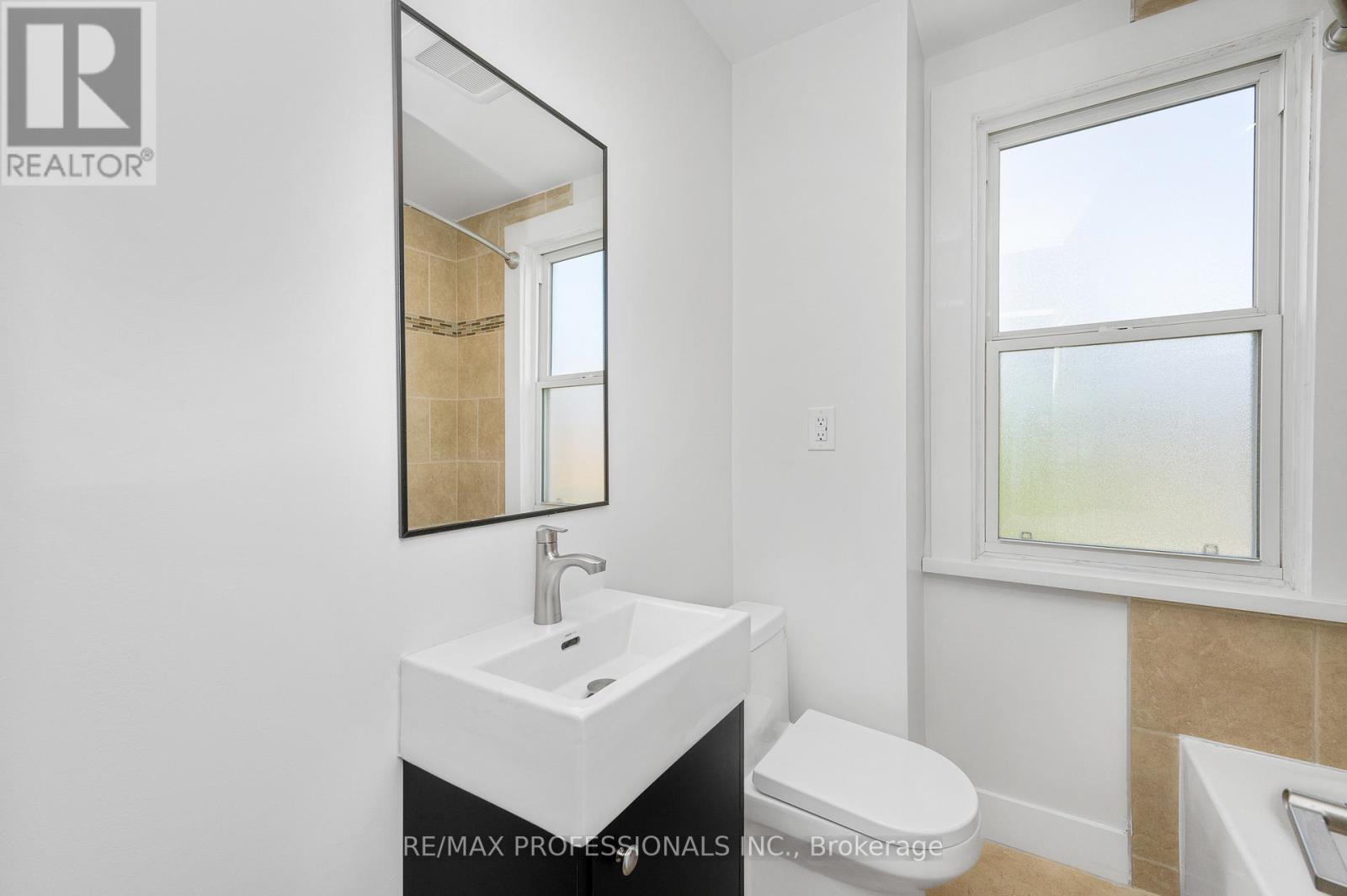 #2 - 388 Wilson Street Property Photo 9