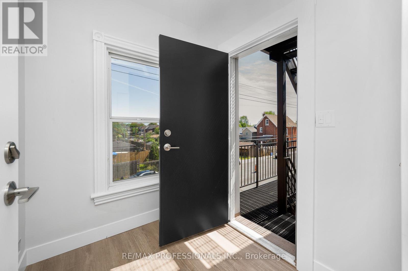 #2 - 388 Wilson Street Property Photo 15