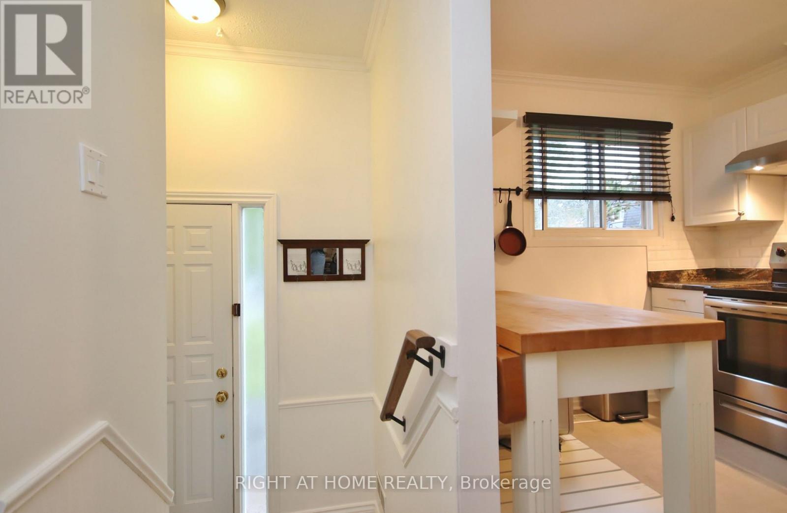 27 - 3250 Uplands Drive Property Photo 4