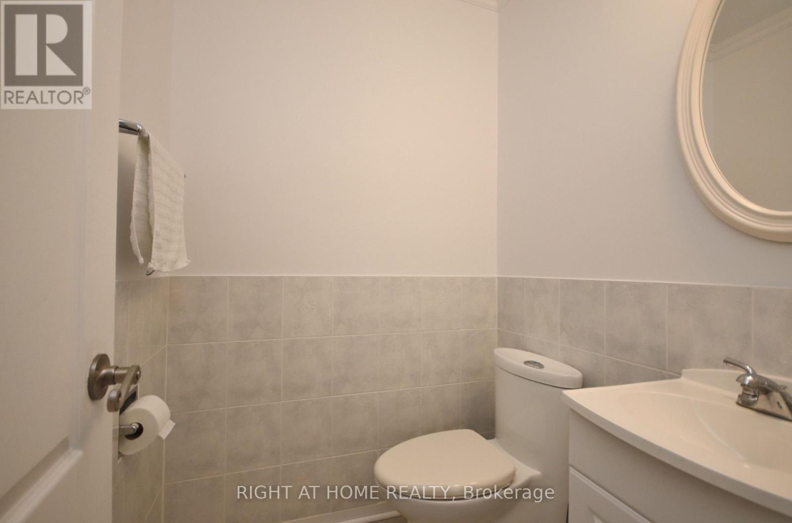 27 - 3250 Uplands Drive Property Photo 10