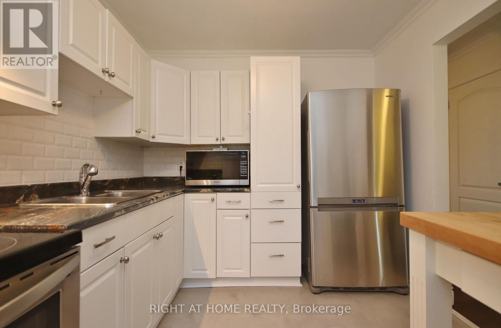 27 - 3250 Uplands Drive Property Photo 12
