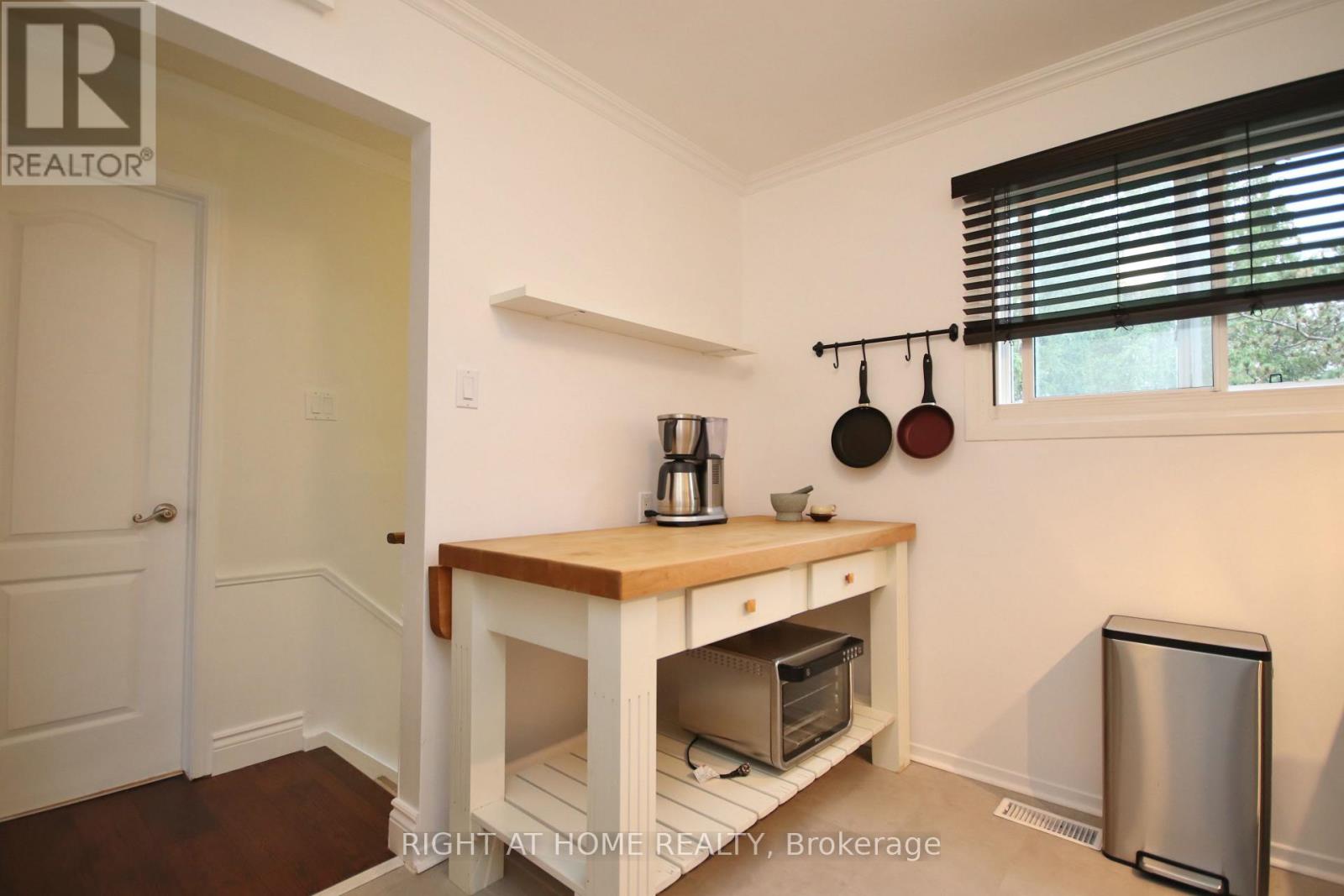 27 - 3250 Uplands Drive Property Photo 13