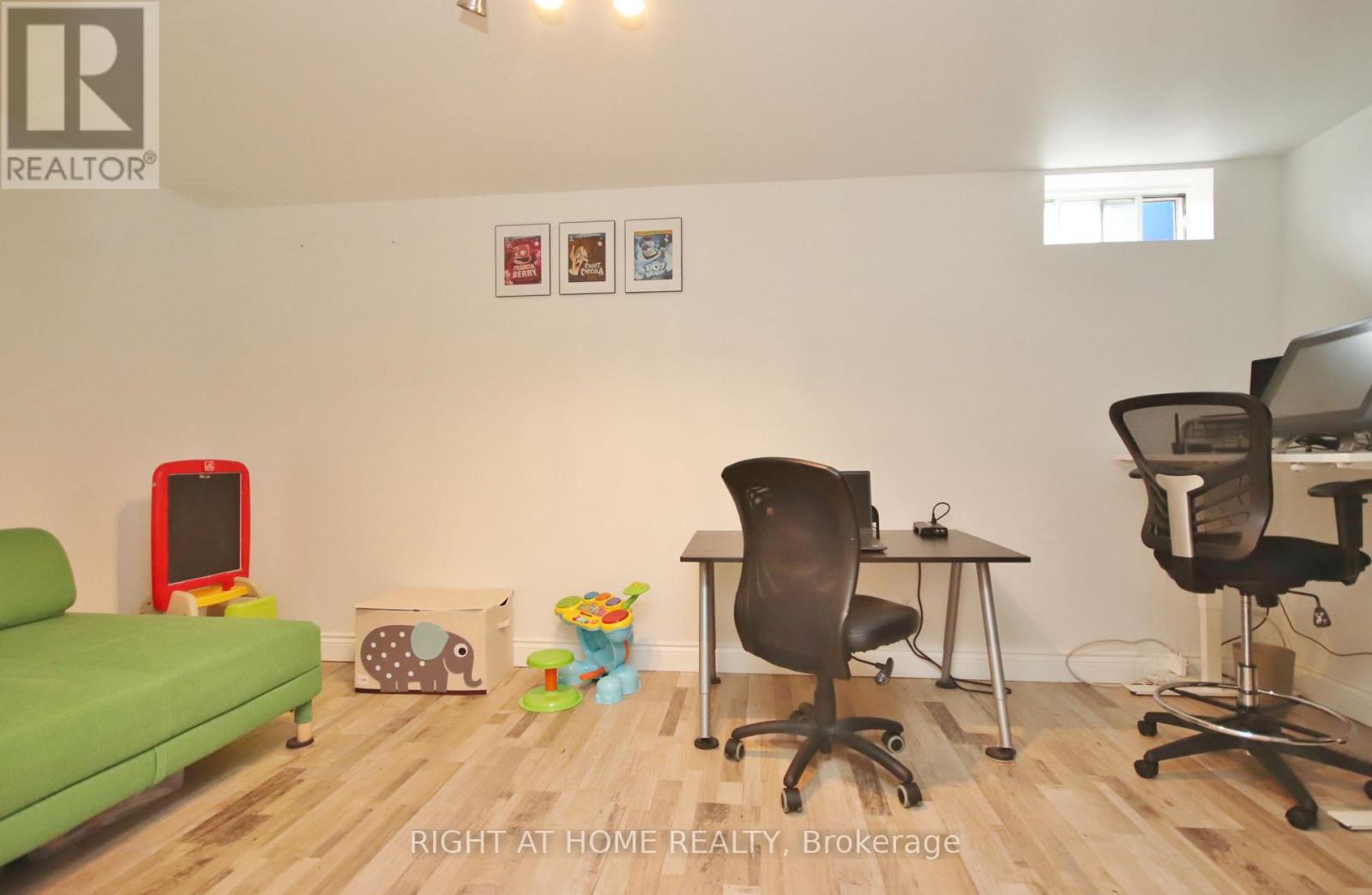 27 - 3250 Uplands Drive Property Photo 24