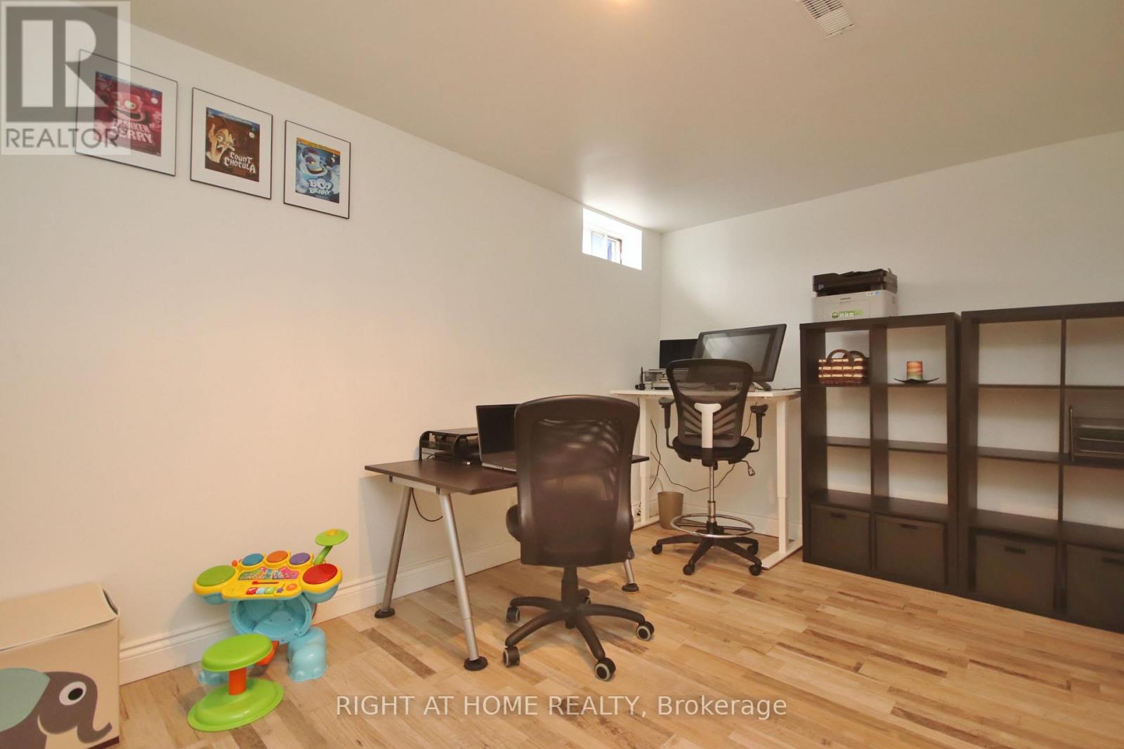 27 - 3250 Uplands Drive Property Photo 25