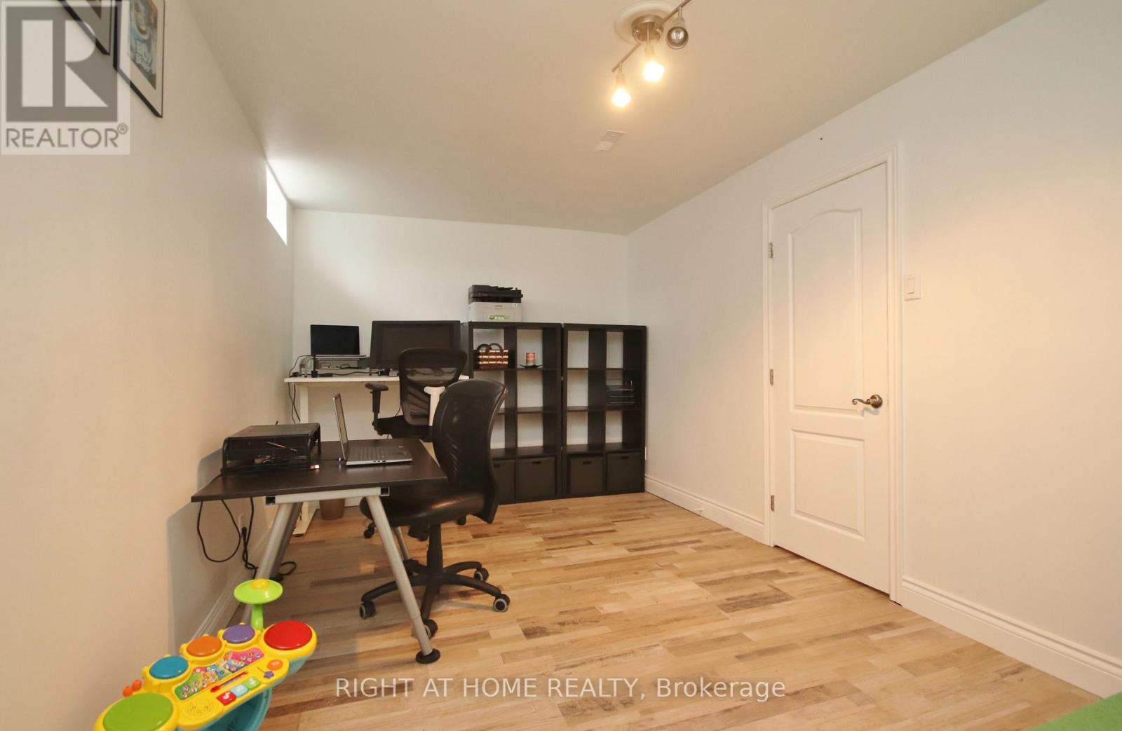 27 - 3250 Uplands Drive Property Photo 26