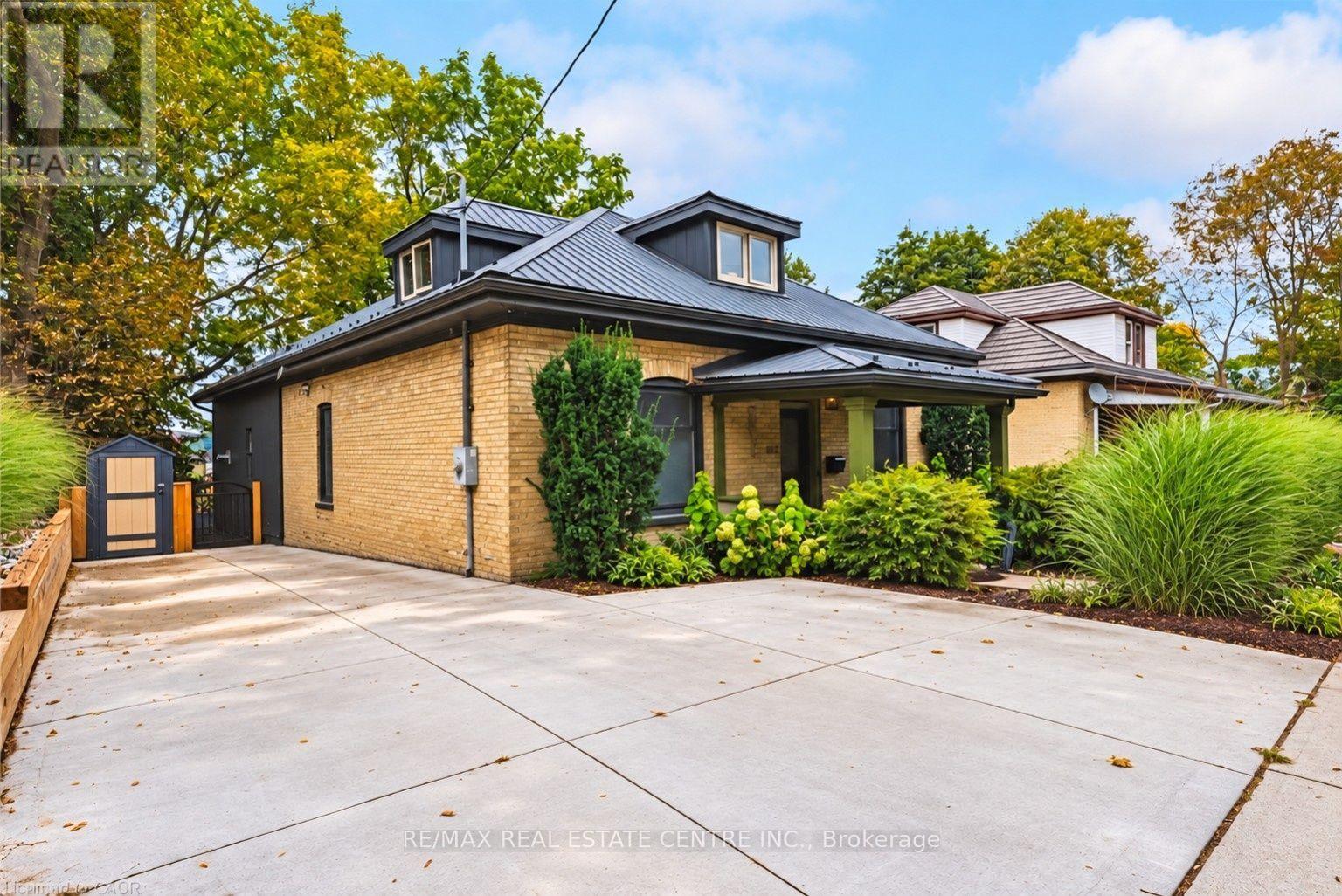 103 Courtney Street Property Photo 1