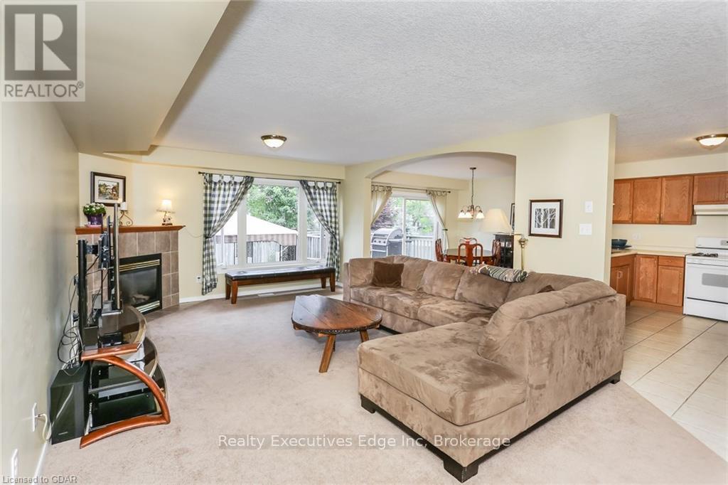 #main - 59 Marsh Crescent Property Photo 3