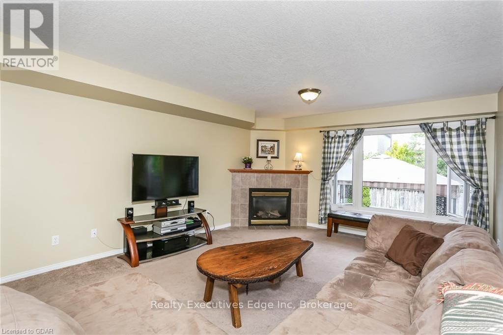 #main - 59 Marsh Crescent Property Photo 4
