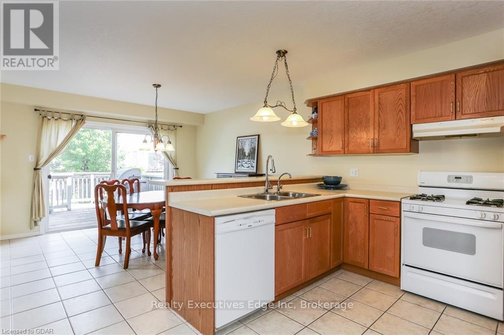 #main - 59 Marsh Crescent Property Photo 5