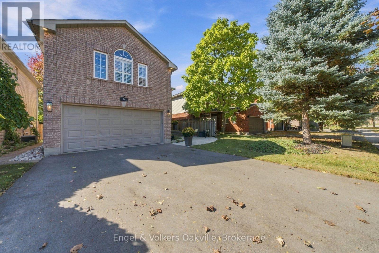 44 Keewaydin Street Property Photo 3