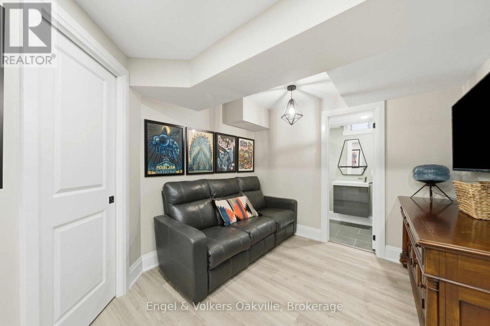 44 Keewaydin Street Property Photo 37