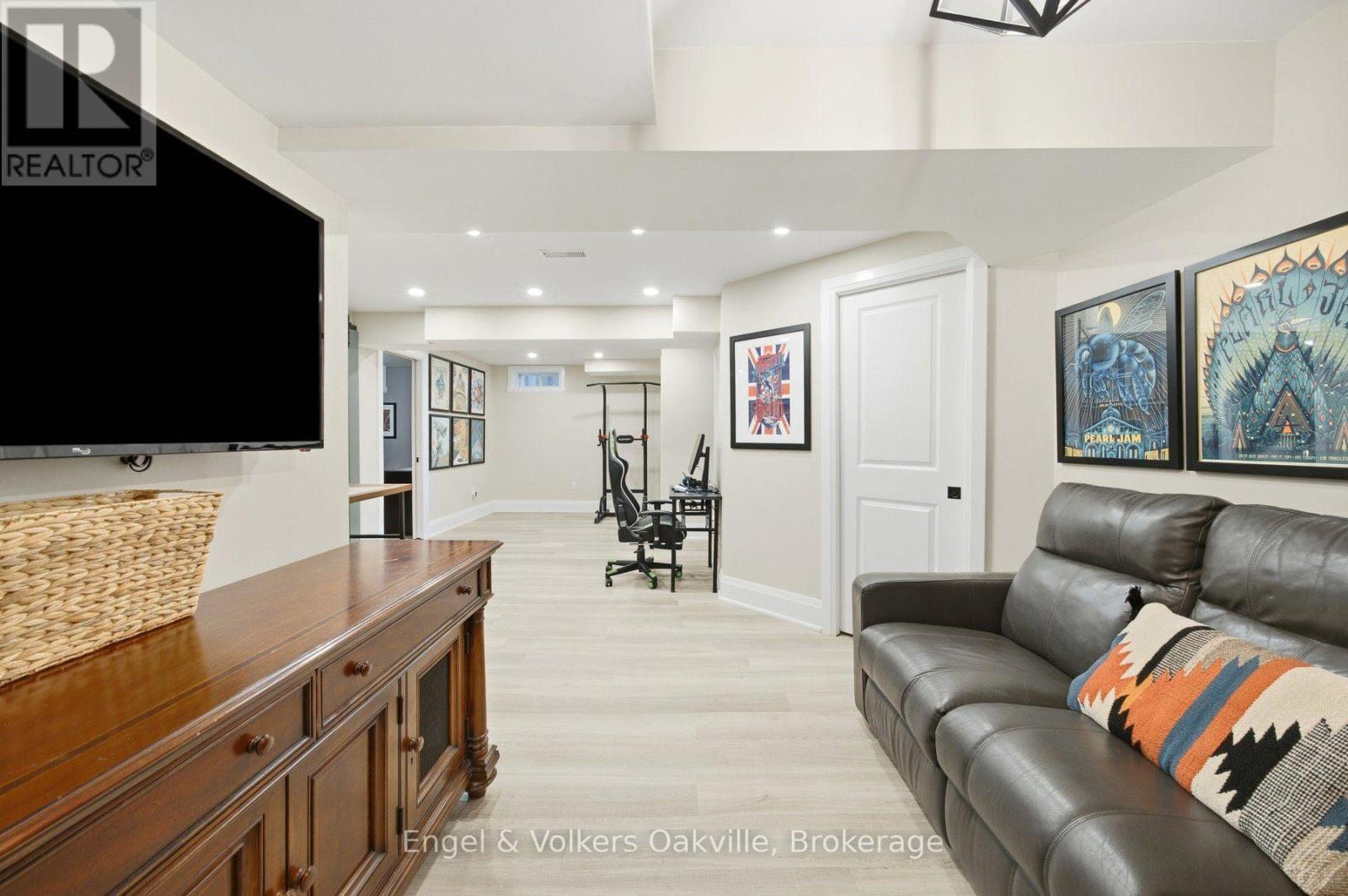 44 Keewaydin Street Property Photo 38