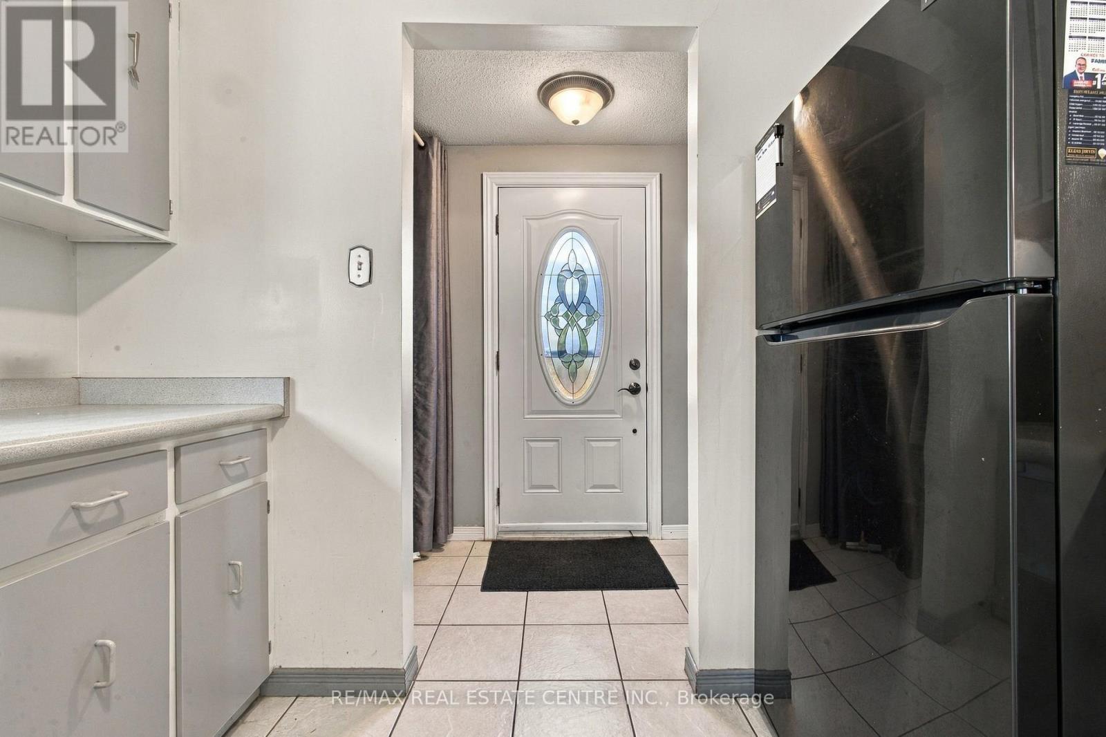 135 Cedarhill Crescent Property Photo 2