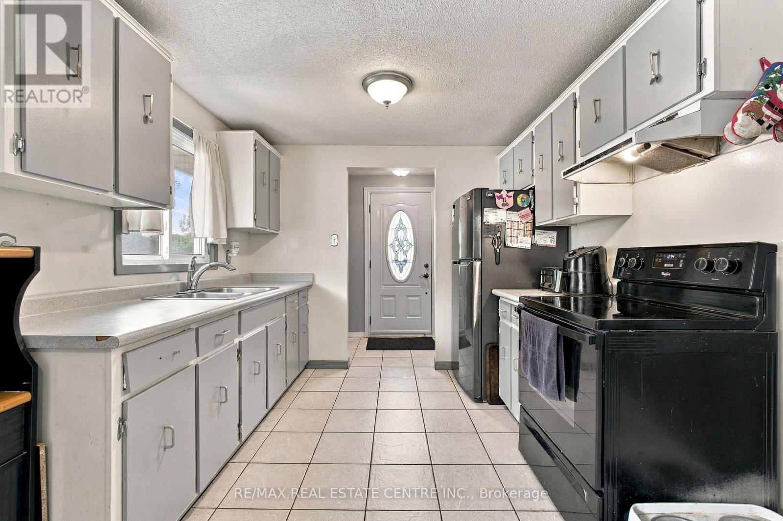 135 Cedarhill Crescent Property Photo 10