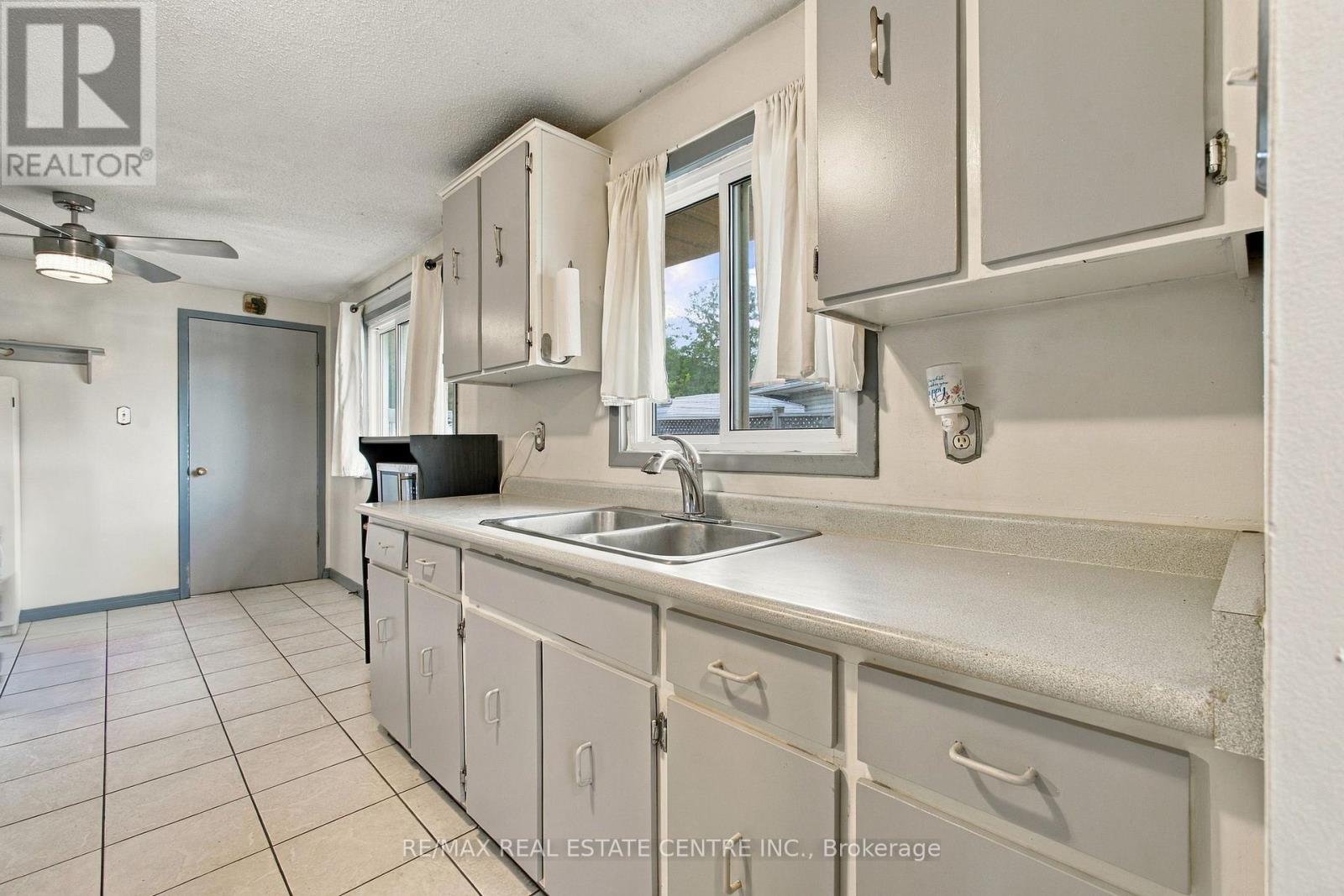 135 Cedarhill Crescent Property Photo 12