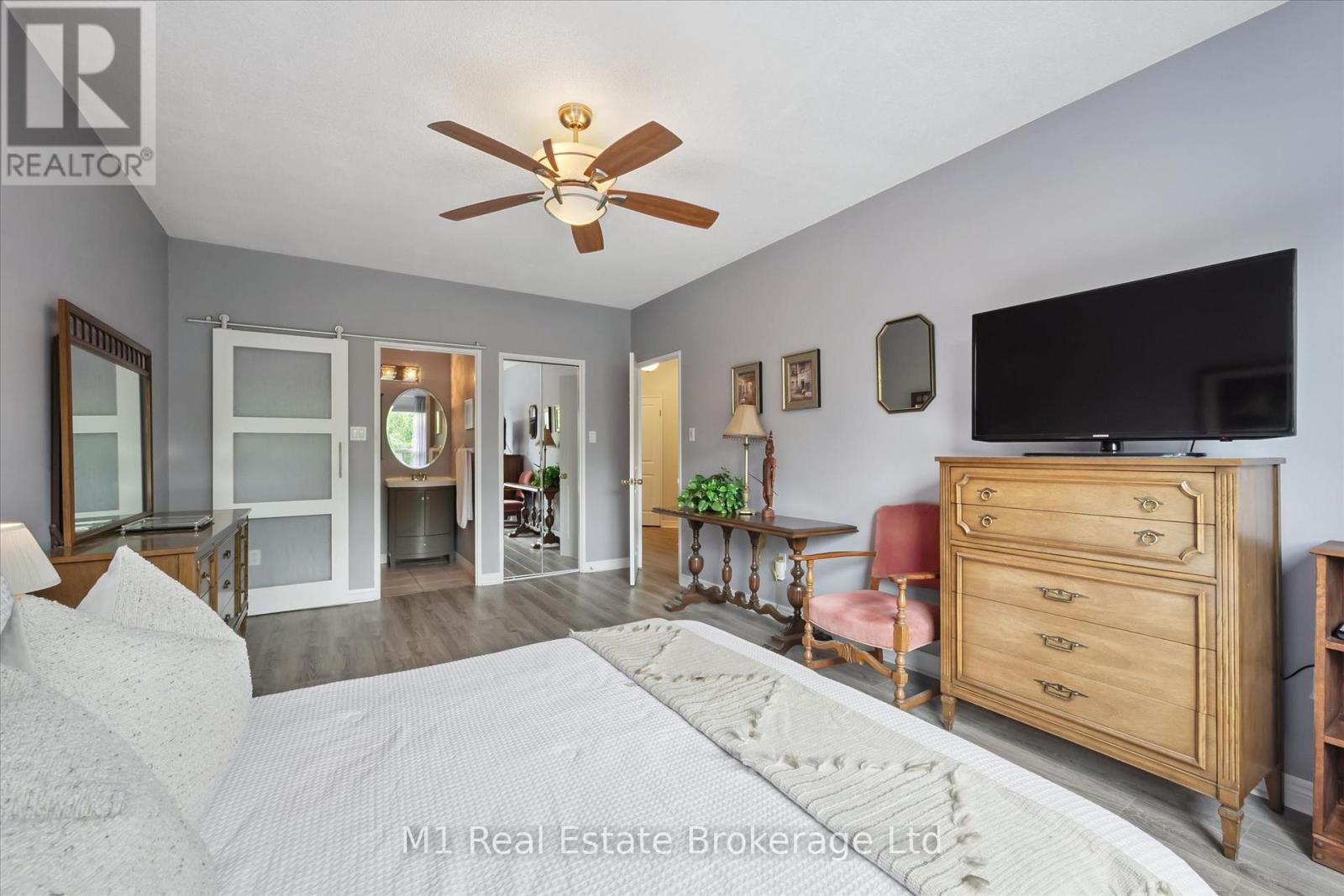 207 - 60 Wyndham Street S Property Photo 28