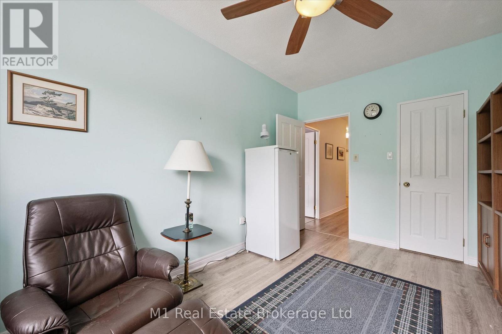 207 - 60 Wyndham Street S Property Photo 32