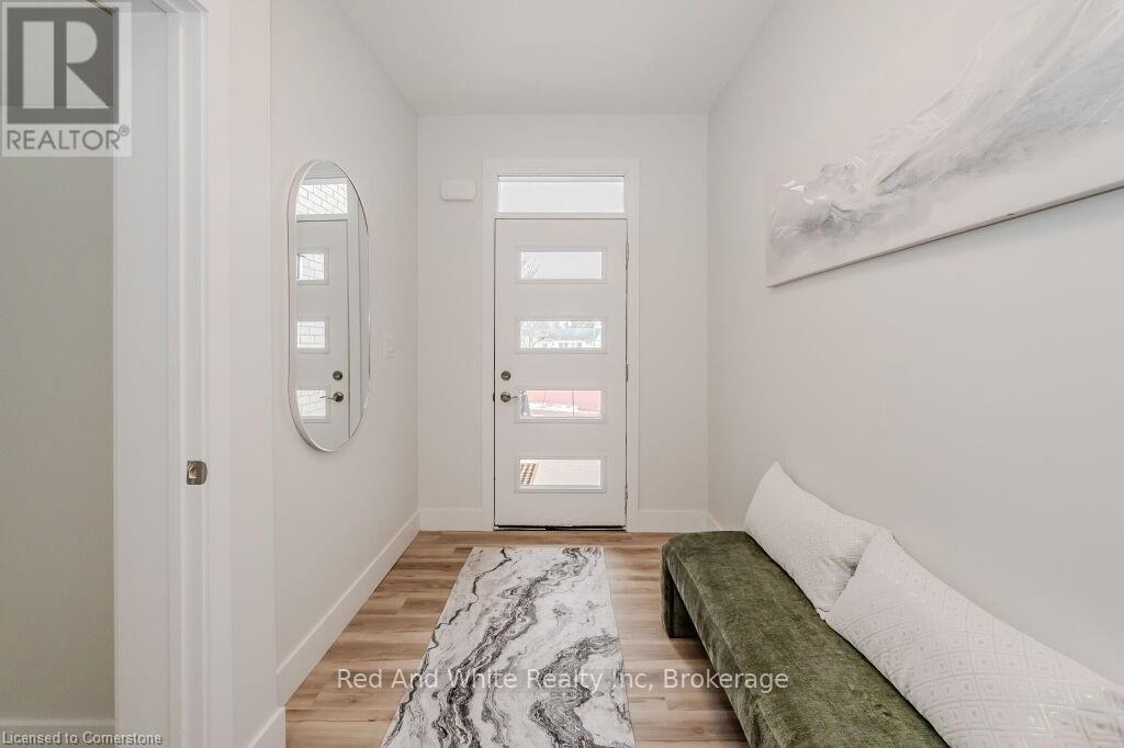 498 Karn Street Property Photo 6