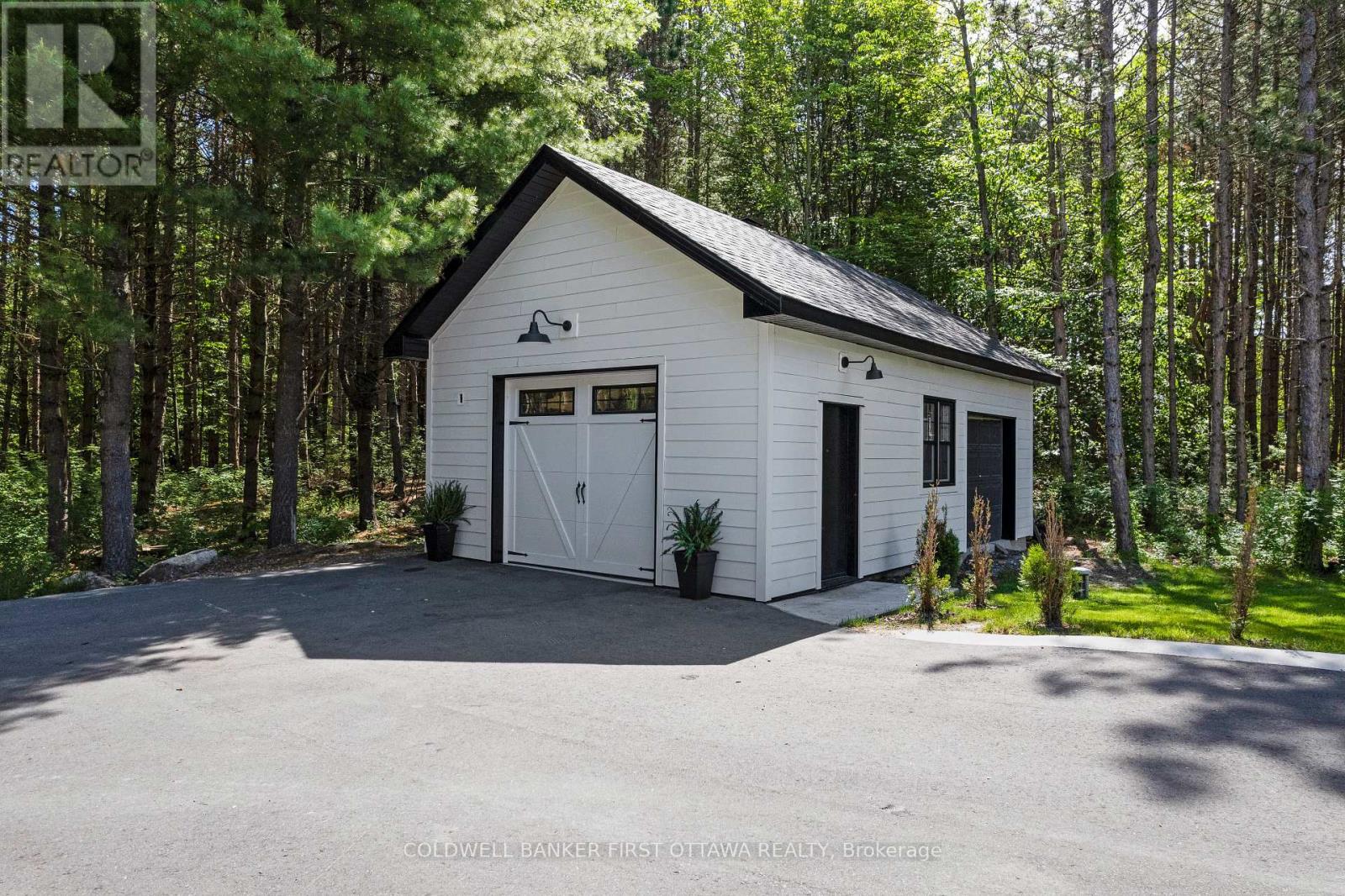 793 Powers Road Property Photo 3