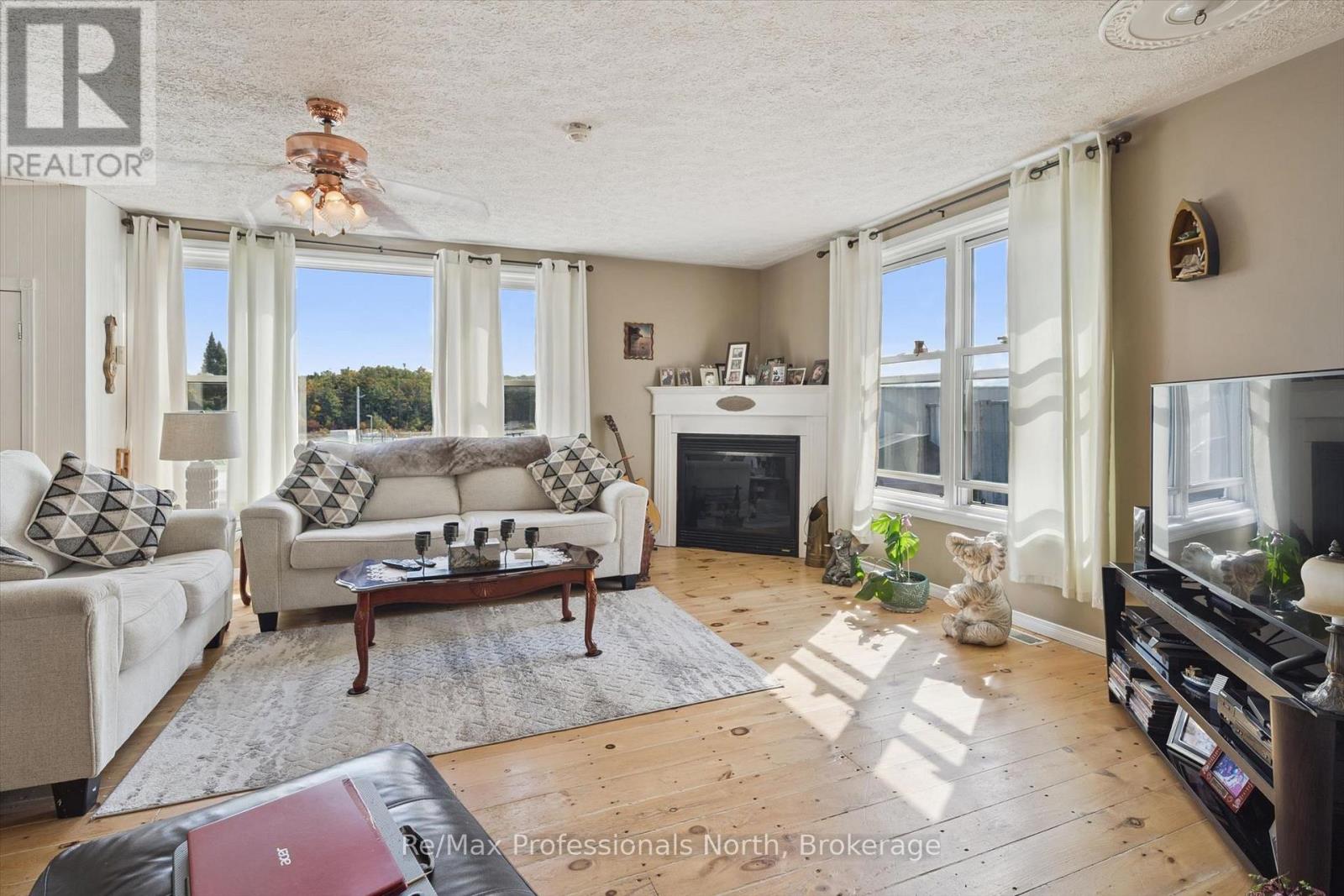 1695-1703 Winhara Road Property Photo 11