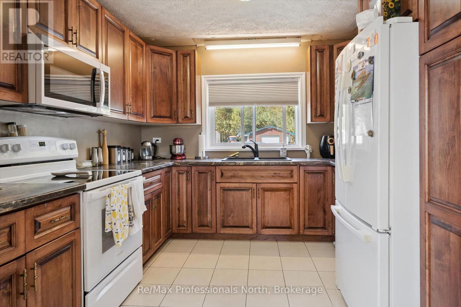 1695-1703 Winhara Road Property Photo 14