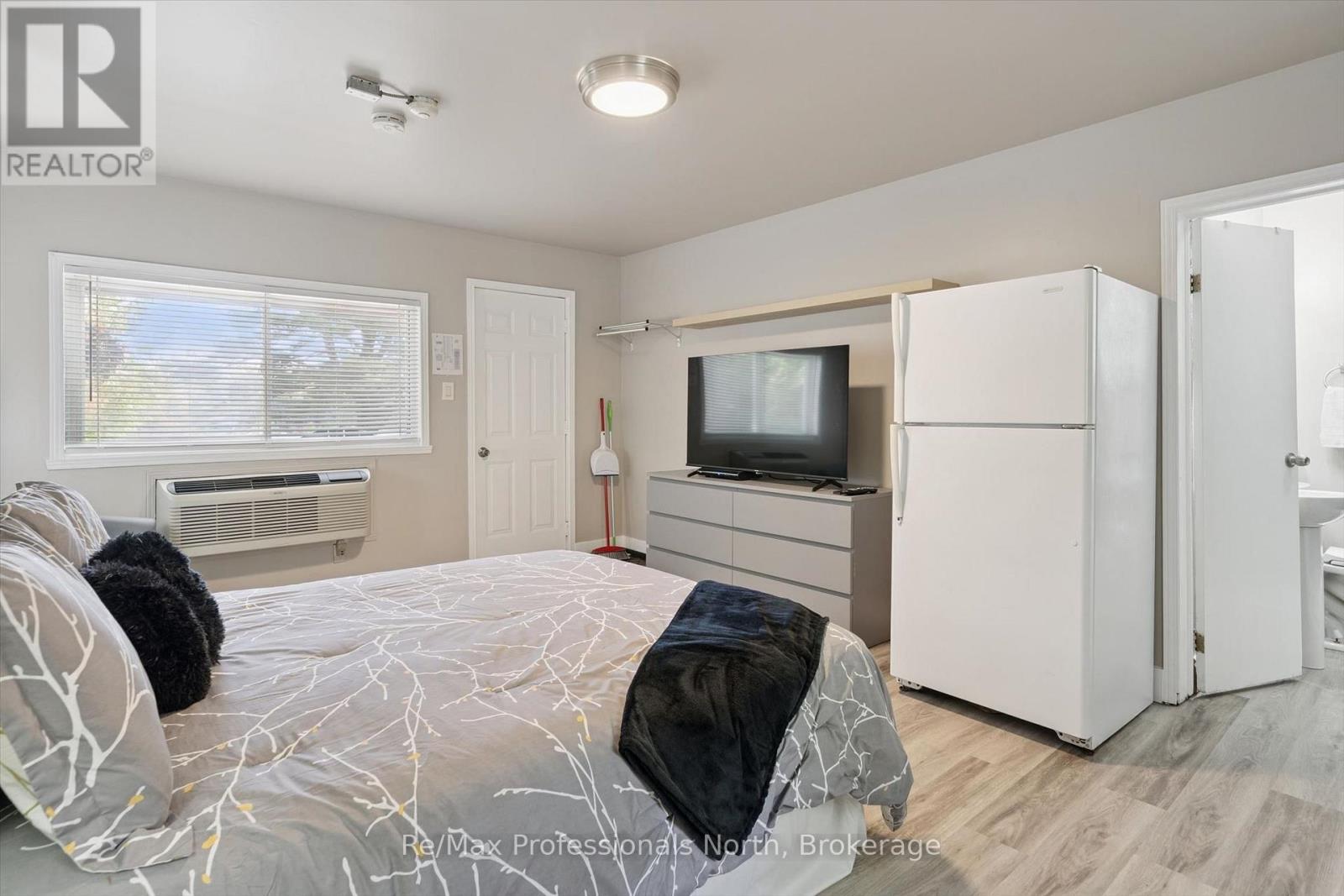 1695-1703 Winhara Road Property Photo 31